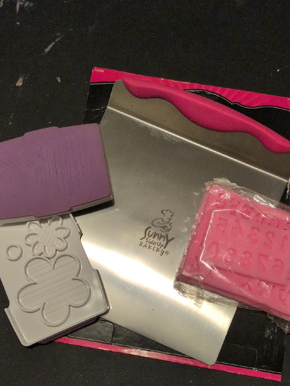 Funny Side Up Bakery Cake Lifter with Pink Handle